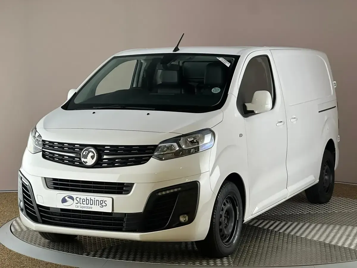 Used Vauxhall Vivaro Sportive 150 HP (110 kW) 2019 White MPV