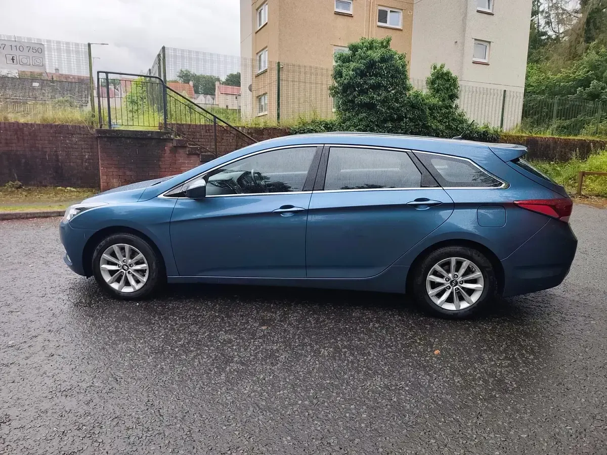 Used Hyundai i40 115 HP (84 kW) 2015 Blue Estate