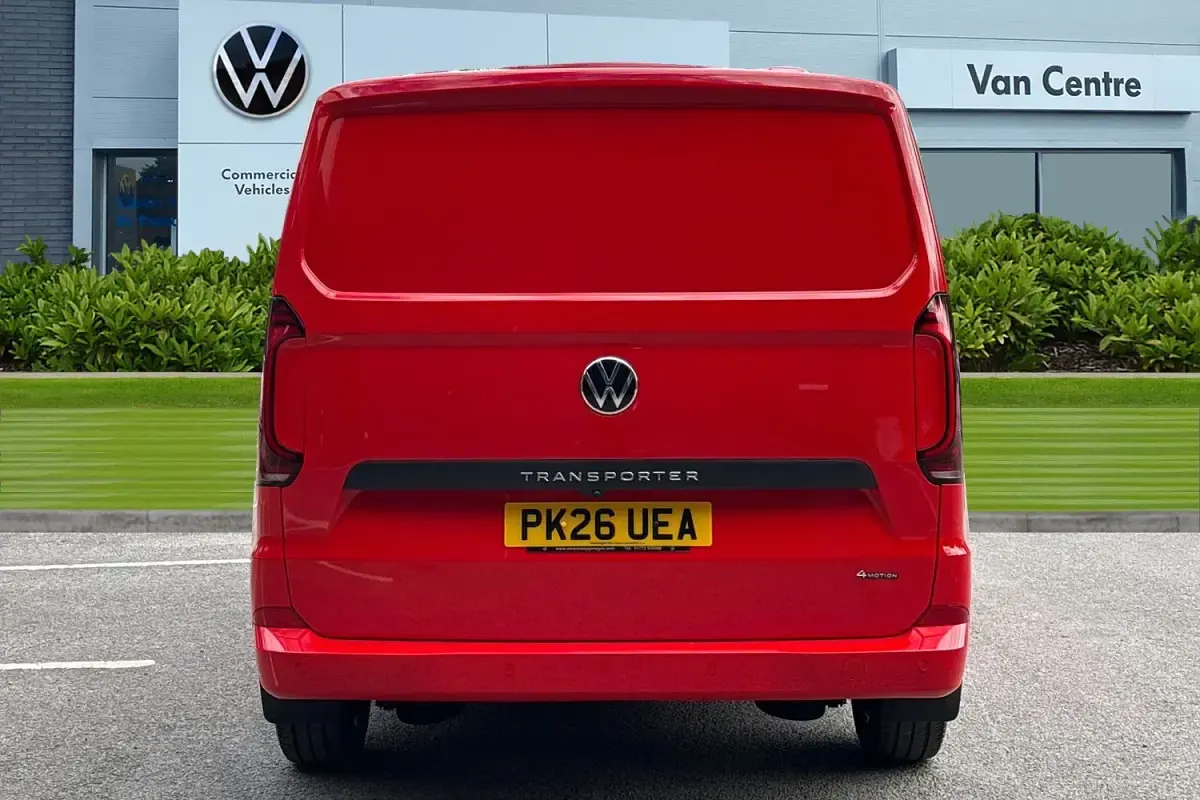 Nouă VW Transporter Pro 150 CP (110 kW) 2026 Roșu Van