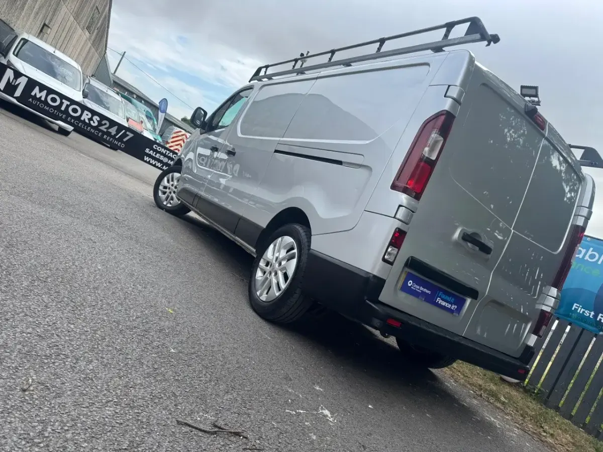 Used Renault Trafic 2017 Silver MPV