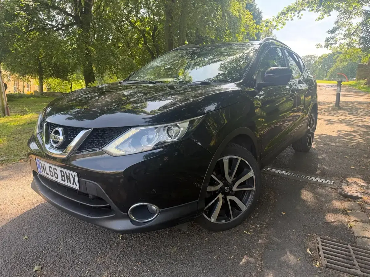Used Nissan Qashqai Tekna 110 HP (80 kW) 2016 Black SUV
