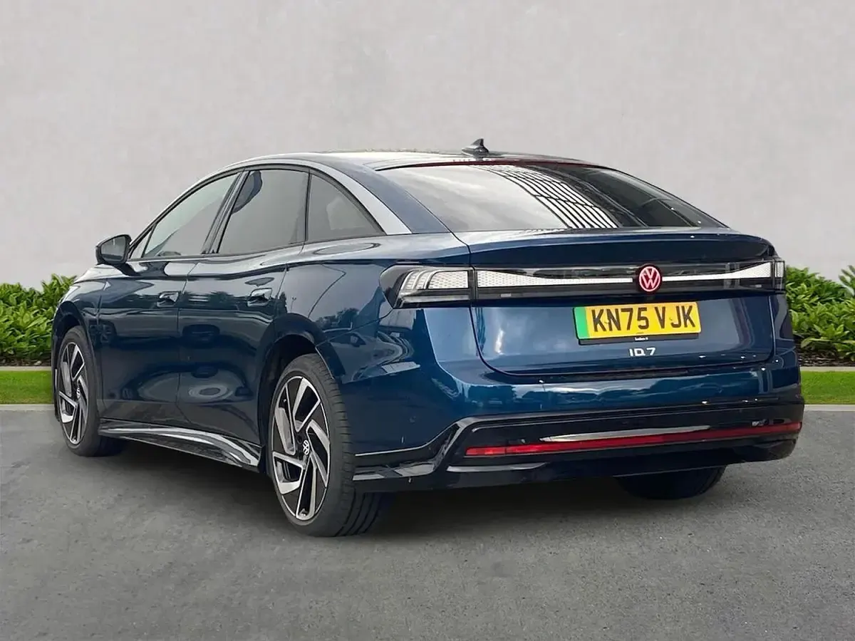 New VW ID.7 Pro 210 kW (286 HP) 2025 Blue Hatchback