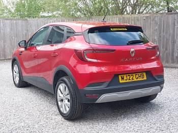 Used Renault Captur Iconic 91 HP (66 kW) 2022 Red SUV