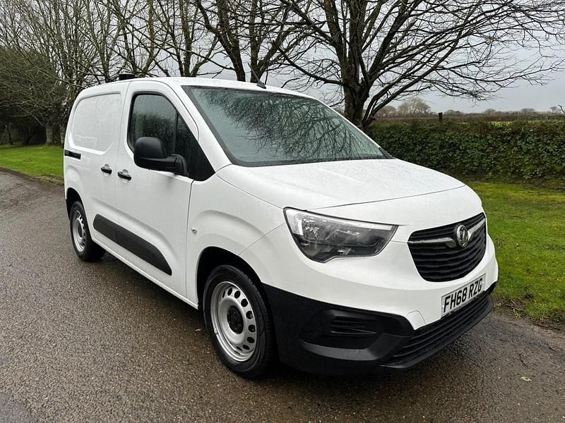 Used Vauxhall Combo 100 HP (73 kW) 2019 White Van