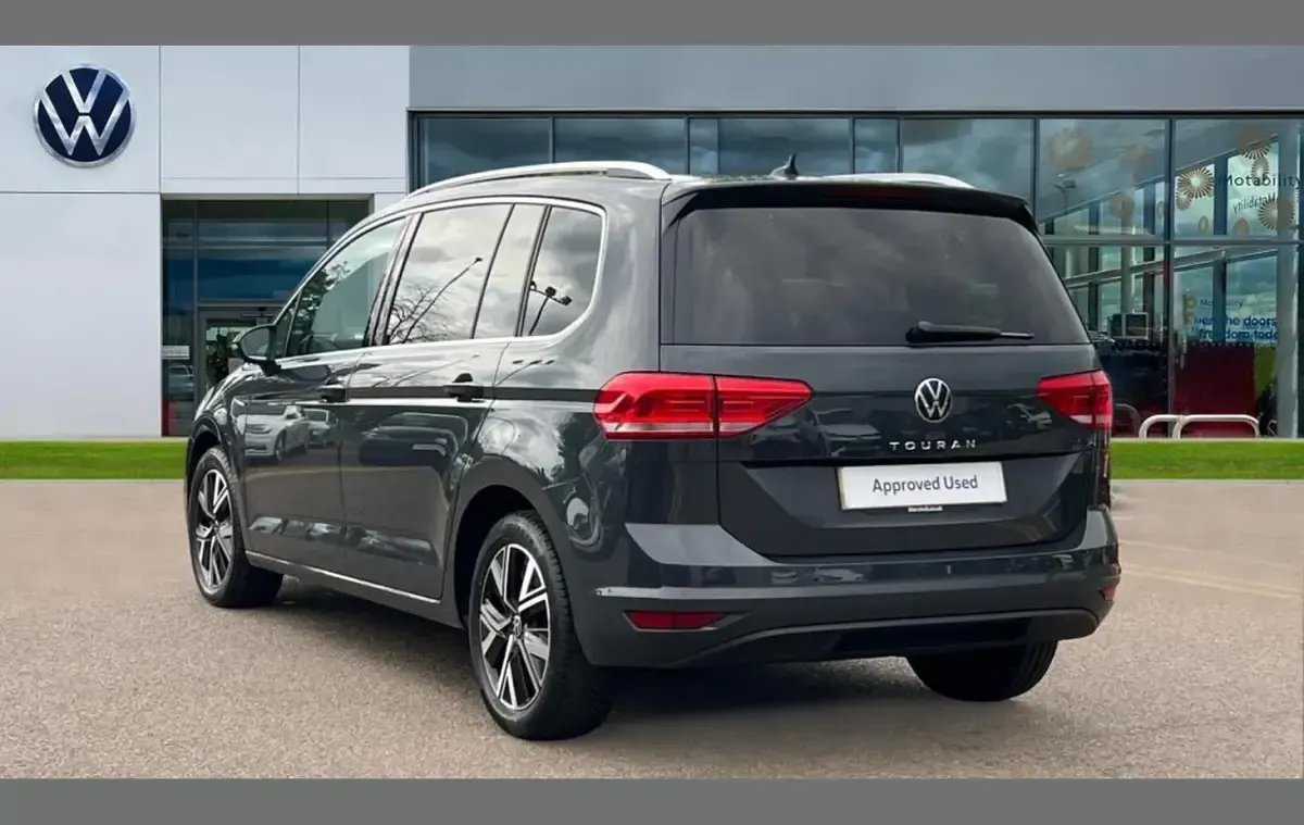 Używany VW Touran SEL 150 KM (110 kW) 2023 Szary Minivan