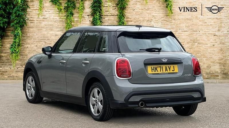 Usado Mini Cooper Classic 134 HP (98 kW) 2021 Cinzento Citadino