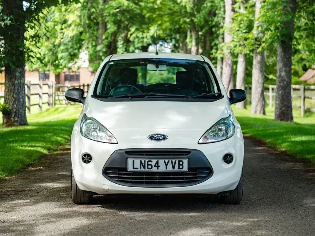 Used Ford Ka Studio 69 HP (50 kW) 2014 White Hatchback