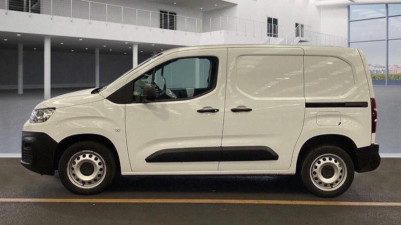 Used Citroën Berlingo 100 HP (73 kW) 2022 White MPV