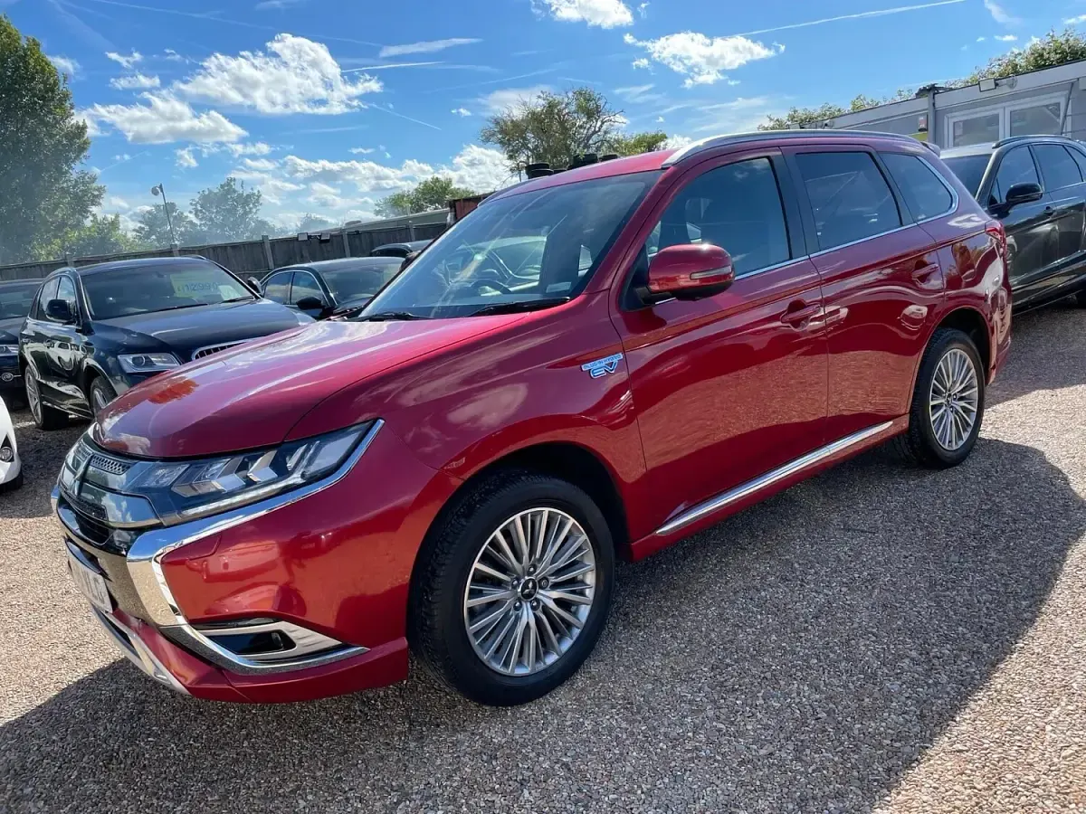 Used Mitsubishi Outlander P-HEV 2018 Red Estate