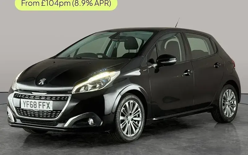 Used Peugeot 208 Signature Sky 82 HP (60 kW) 2019 Hatchback