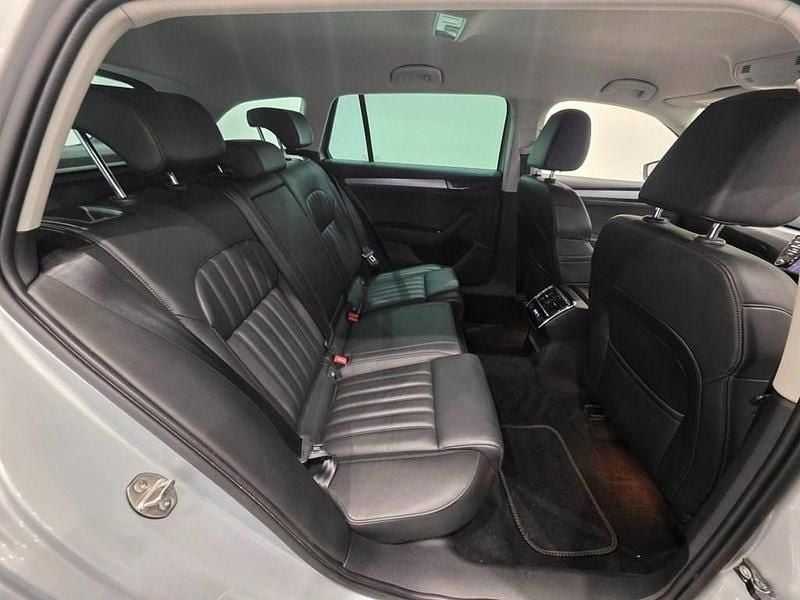 Used Skoda Superb SE L Executive 190 HP (139 kW) 2017 Silver Estate