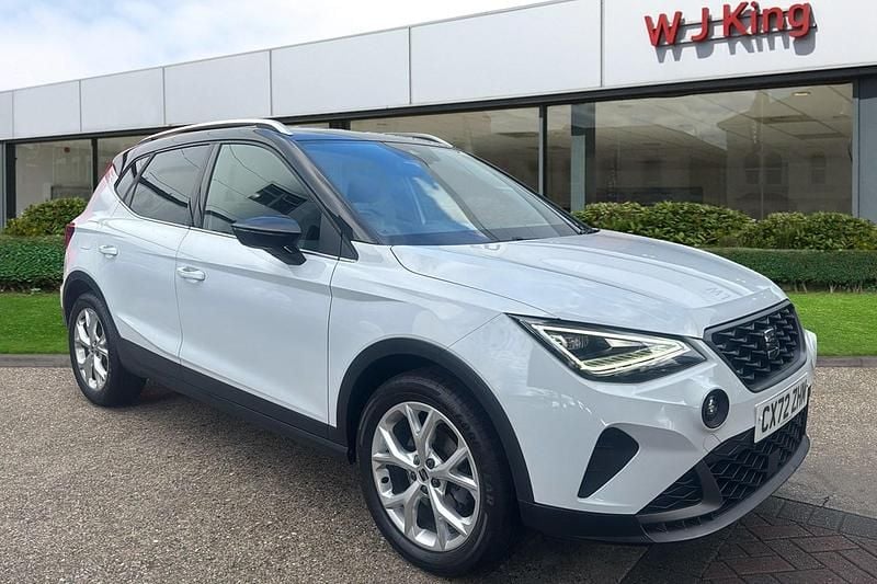 White Used 2022 Seat Arona FR SUV | £14,295 (Fair price) - Image 1/3