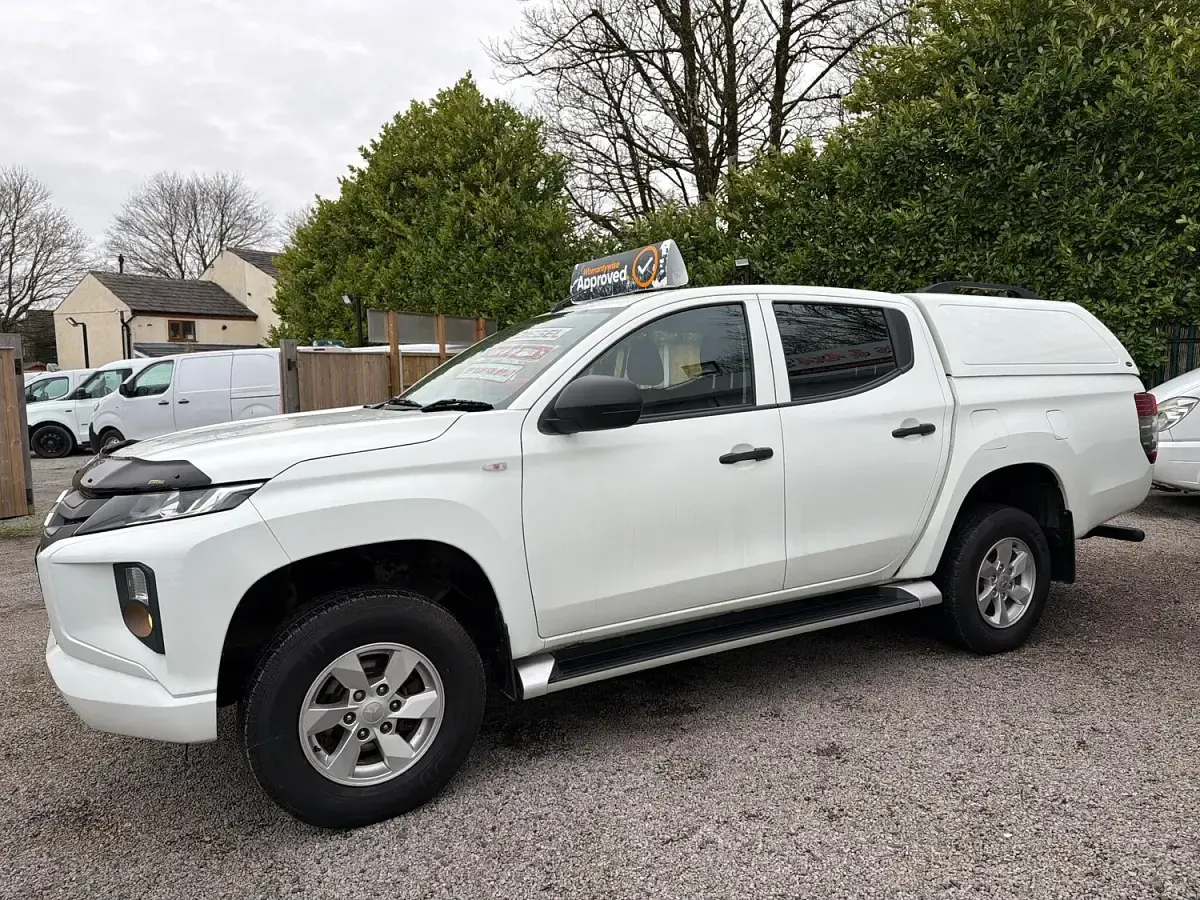 Used Mitsubishi L200 150 HP (110 kW) 2020 White Pickup