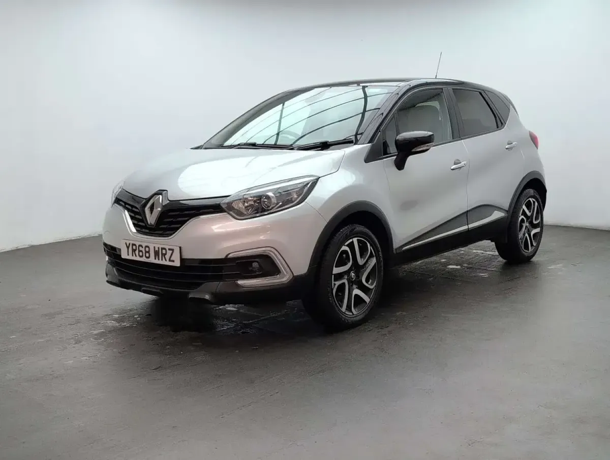 Used Renault Captur Iconic 90 HP (66 kW) 2018 Silver/black SUV
