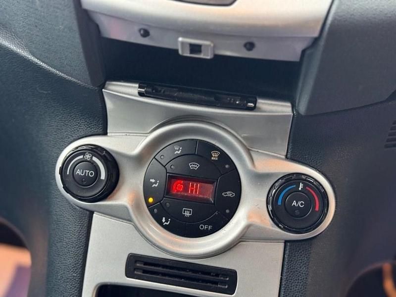 Used Ford Fiesta Titanium 94 HP (69 kW) 2008 Silver Hatchback