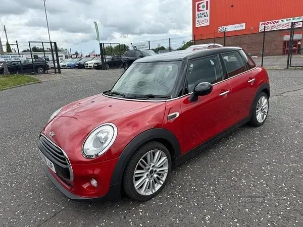 Used Mini Cooper D Hatch 114 HP (83 kW) 2017 Red Hatchback