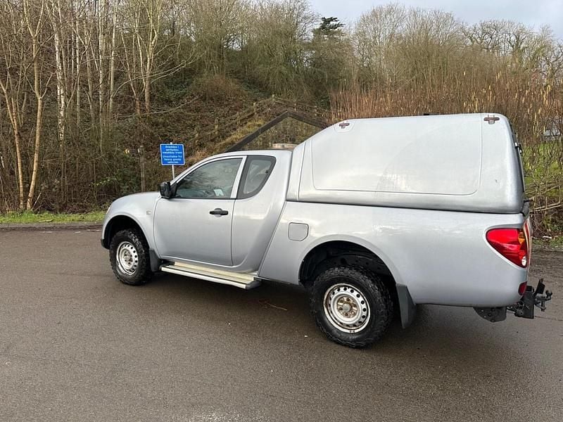 Used Mitsubishi L200 134 HP (98 kW) 2013 Silver Pickup