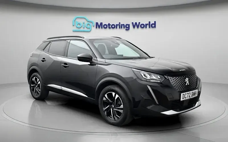 Begagnad Peugeot 2008 Allure+ 131 HK (96 kW) 2023 Svart SUV