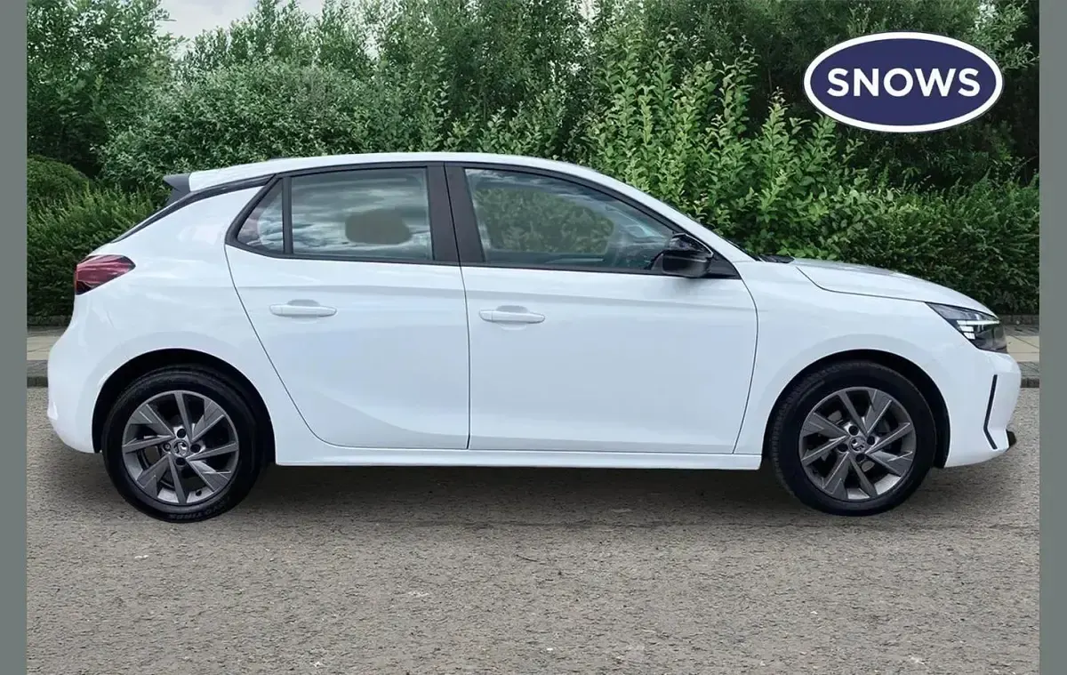 Used Vauxhall Corsa Design Edition 75 HP (55 kW) 2023 Arctic white Hatchback