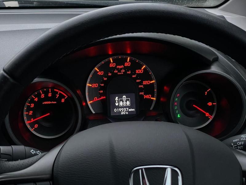 Used Honda Jazz ES 2014 White Hatchback