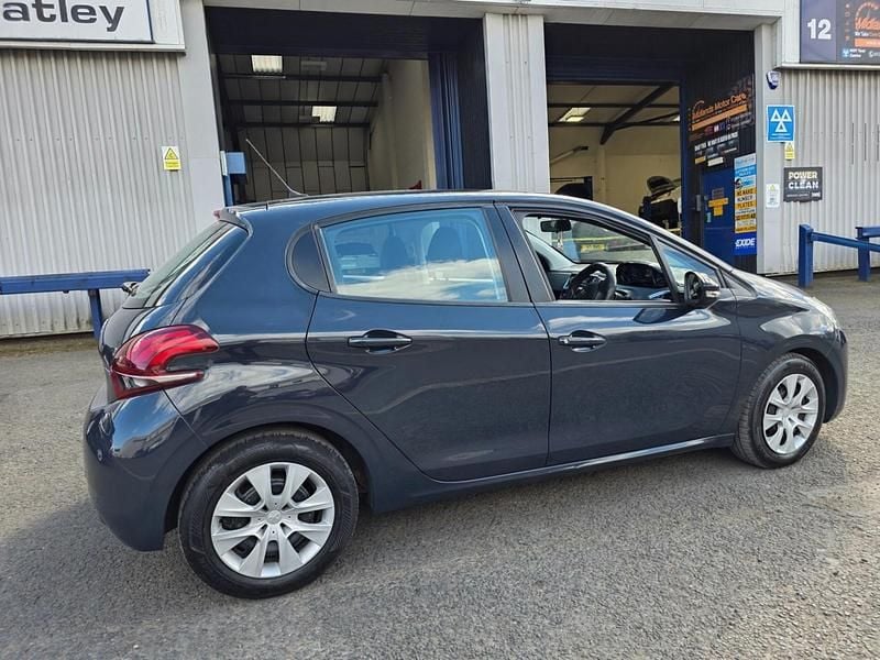 Usado Peugeot 208 Access 2016 Cinzento Citadino
