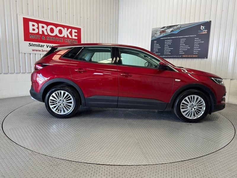 Used Vauxhall Grandland X Business Edition 130 HP (95 kW) 2019 Red SUV