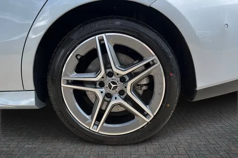 Used Mercedes E250 Executive 215 HP (158 kW) 2025 Silver Estate