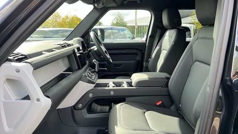 New Land Rover Defender SE Dynamic 2025 SUV