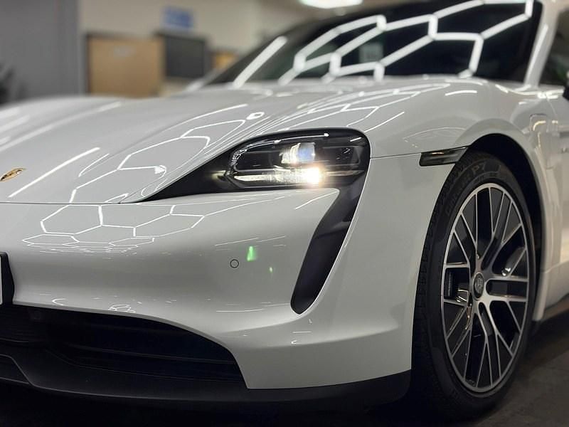 Usado Porsche Taycan 300 kW (408 HP) 2021 Branco Sedan