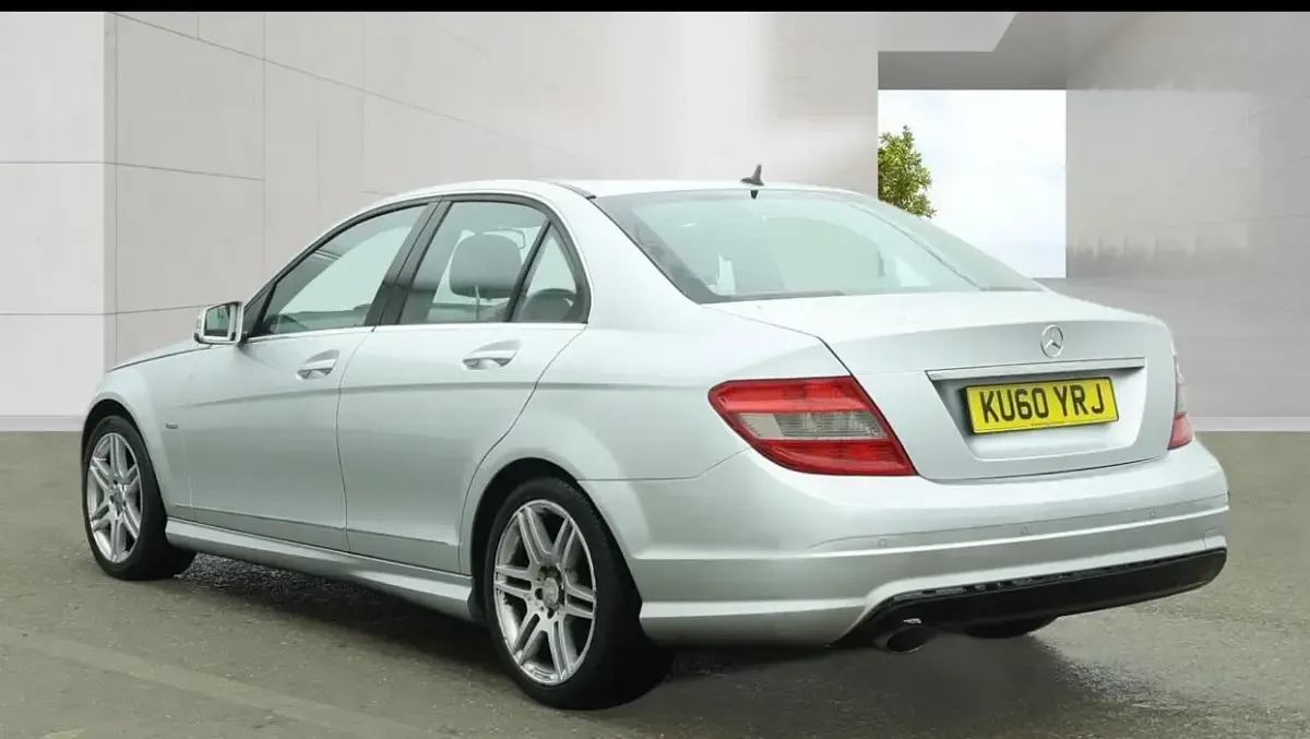 Used Mercedes C180 156 HP (114 kW) 2011 Silver Sedan
