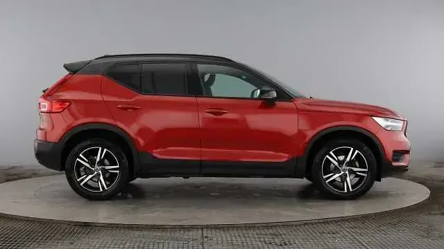 Used Volvo XC40 R-Design 161 HP (118 kW) 2022 Red SUV
