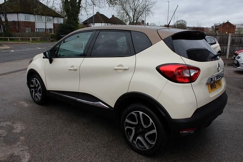Used Renault Captur Iconic 110 HP (80 kW) 2016 Brown/cream SUV