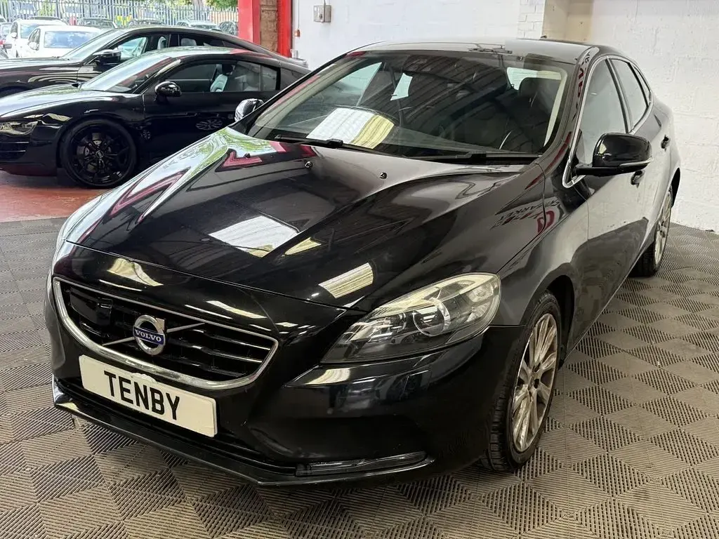 Used Volvo V40 SE Lux 150 HP (110 kW) 2013 Black Hatchback