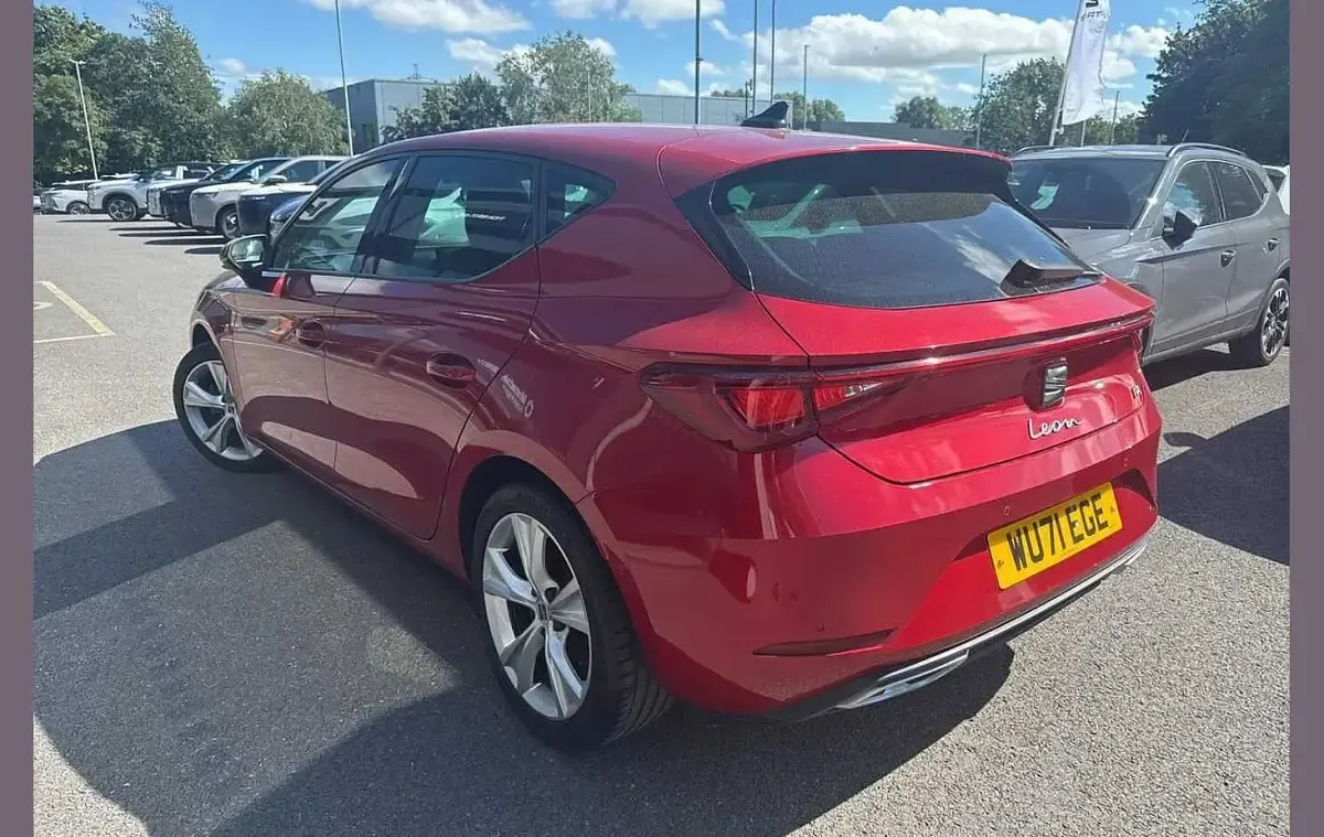 Used Seat Leon FR 147 HP (108 kW) 2021 Red Hatchback