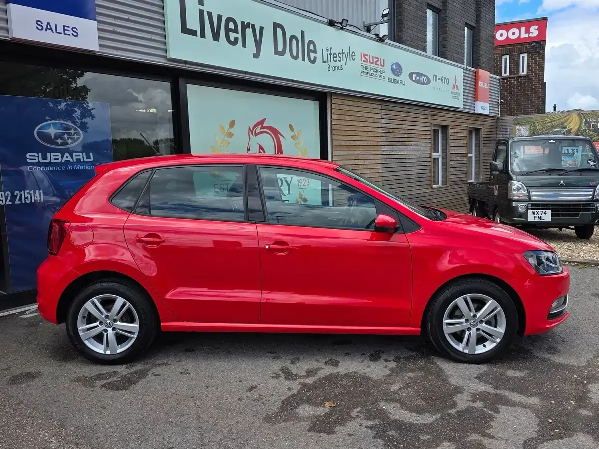 Used VW Polo Edition 60 HP (44 kW) 2017 Red Hatchback