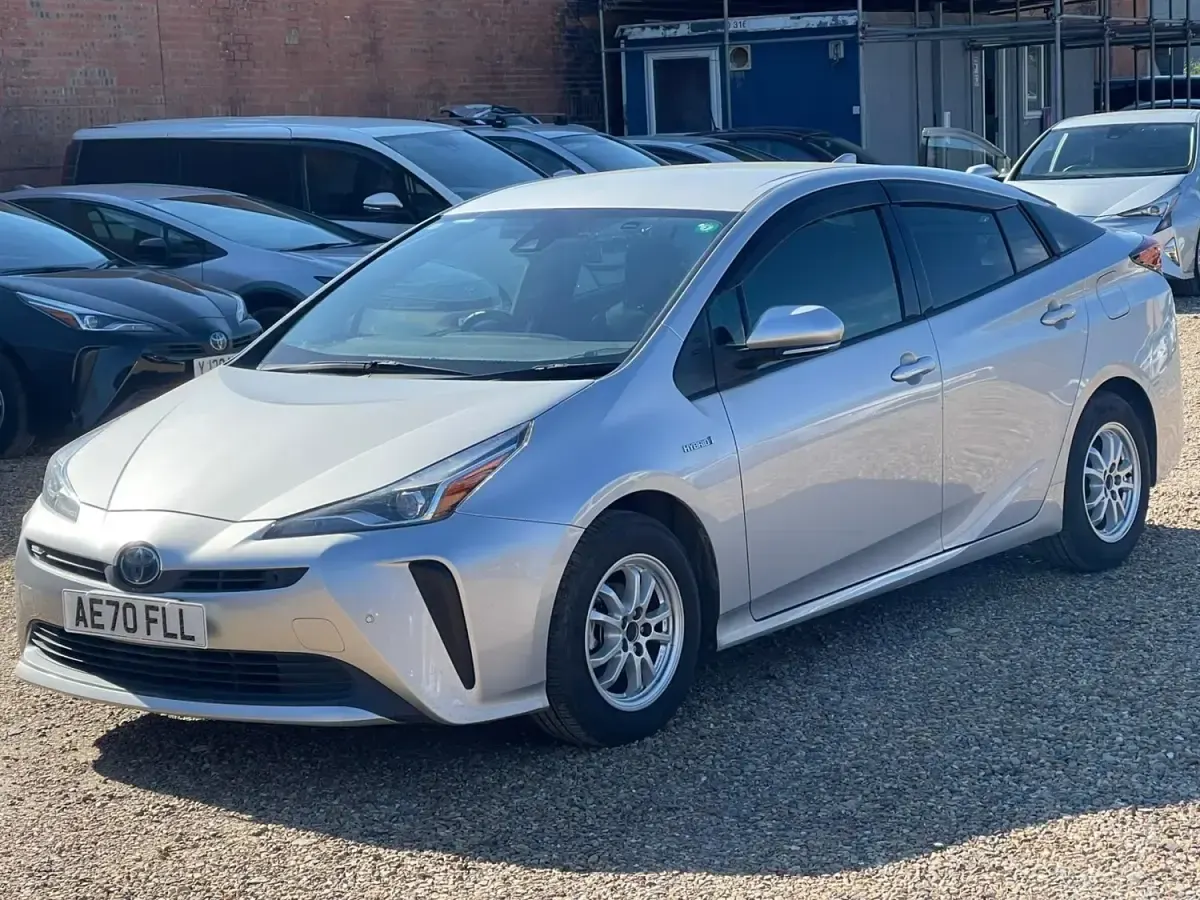 Usado Toyota Prius 122 HP (89 kW) 2020 Prateado Citadino