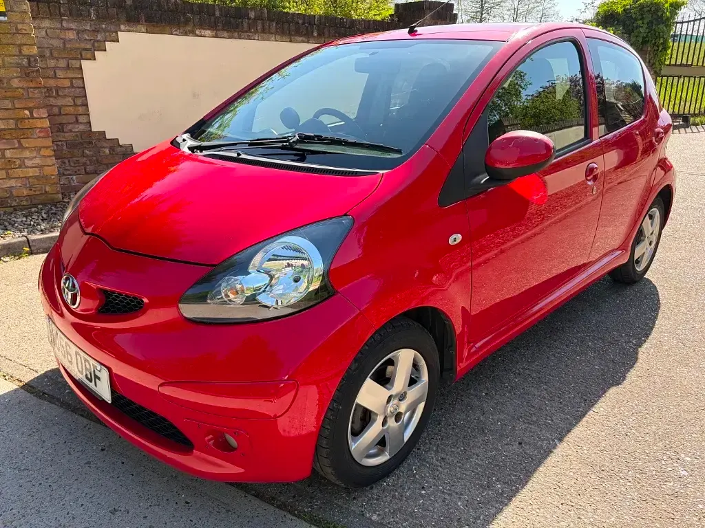 Gebraucht Toyota Aygo Sport 67 PS (49 kW) 2006 Rot Kleinwagen