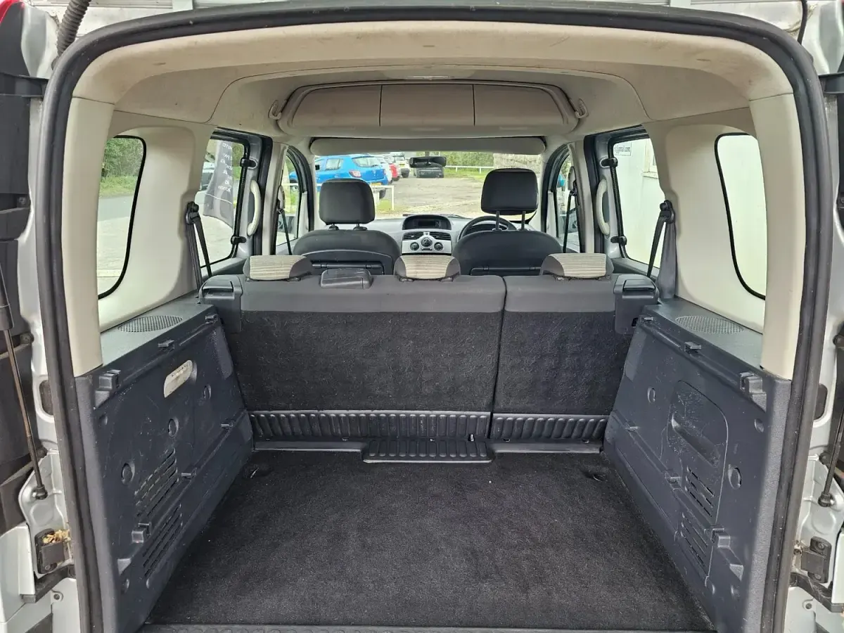 Usado Renault Kangoo Expression 75 HP (55 kW) 2011 Cinzento Monovolume