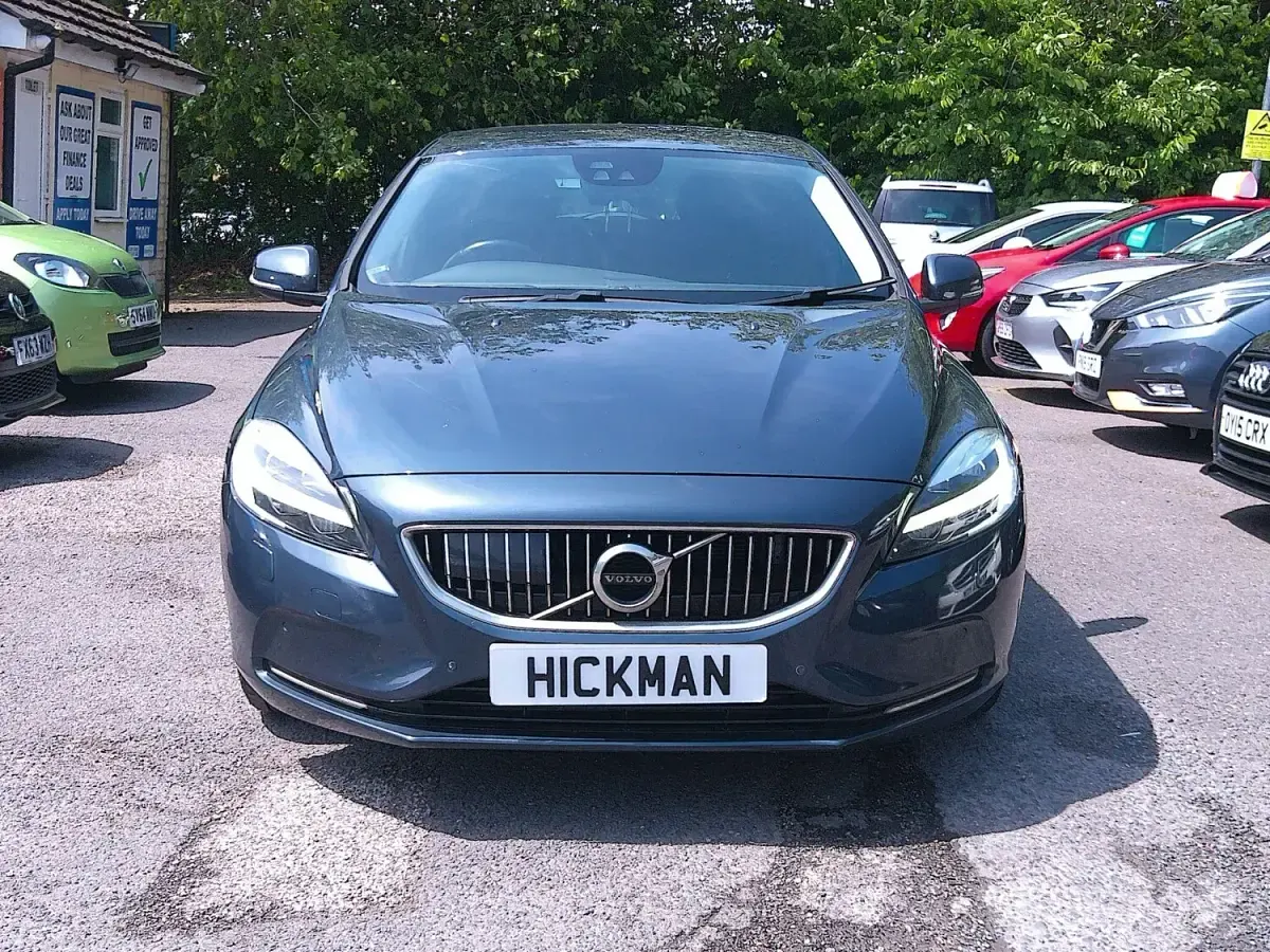 Used Volvo V40 Inscription 190 HP (139 kW) 2017 Blue Hatchback