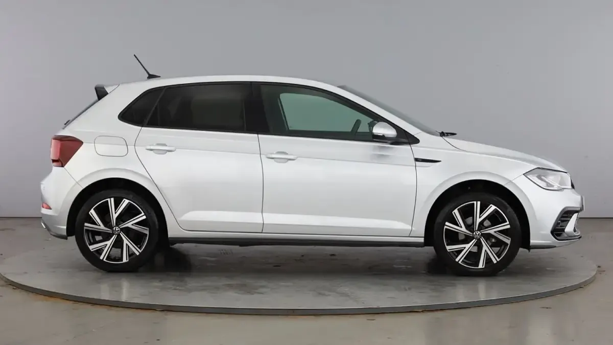 Usado VW Polo R-line 95 HP (69 kW) 2022 Prateado Citadino