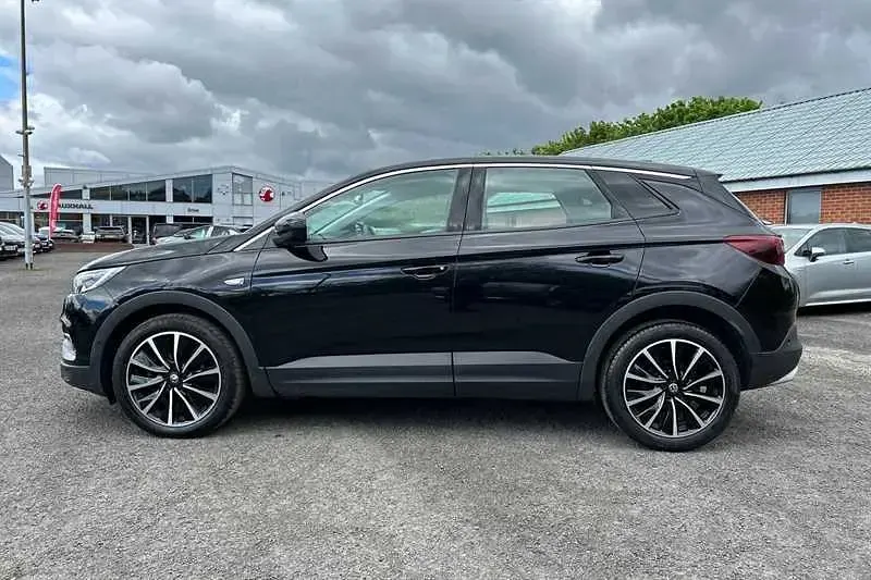 Second-hand Vauxhall Grandland X Elite 130 CP (95 kW) 2021 Negru SUV