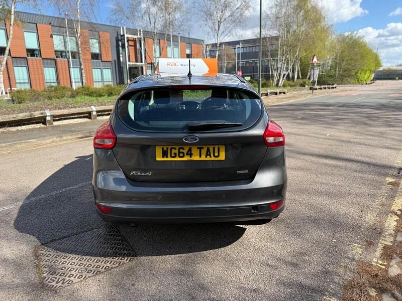 Used Ford Focus Zetec 125 HP (91 kW) 2015 Grey Hatchback
