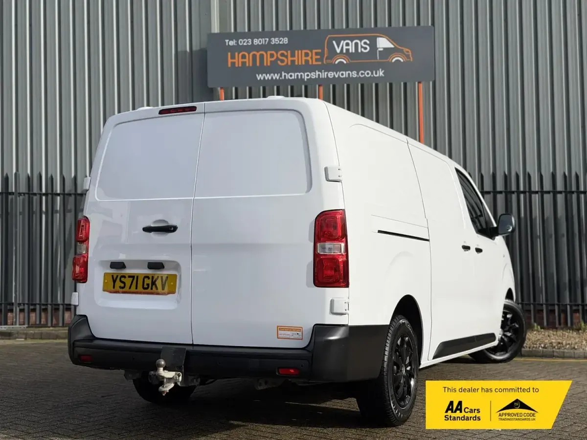 Gebraucht Vauxhall Vivaro S 145 PS (106 kW) 2021 Weiß Van / Kleinbus