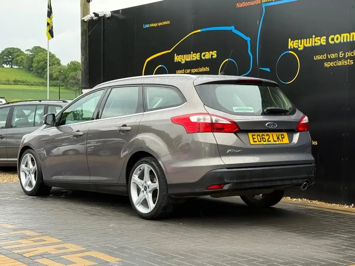 Usado Ford Focus Titanium X 163 HP (119 kW) 2012 Castanho Carrinha