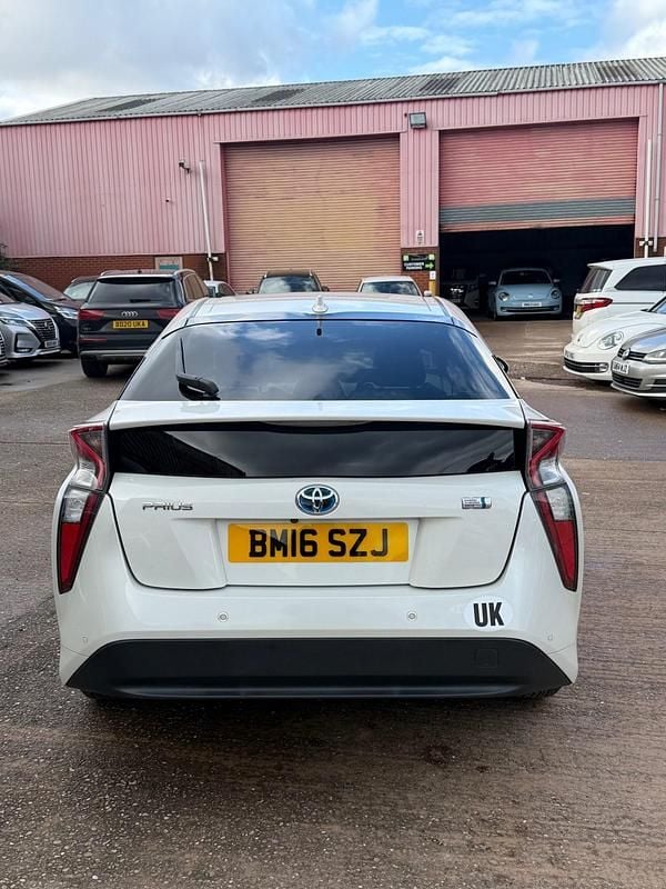 Used Toyota Prius Edition 2016 White Hatchback