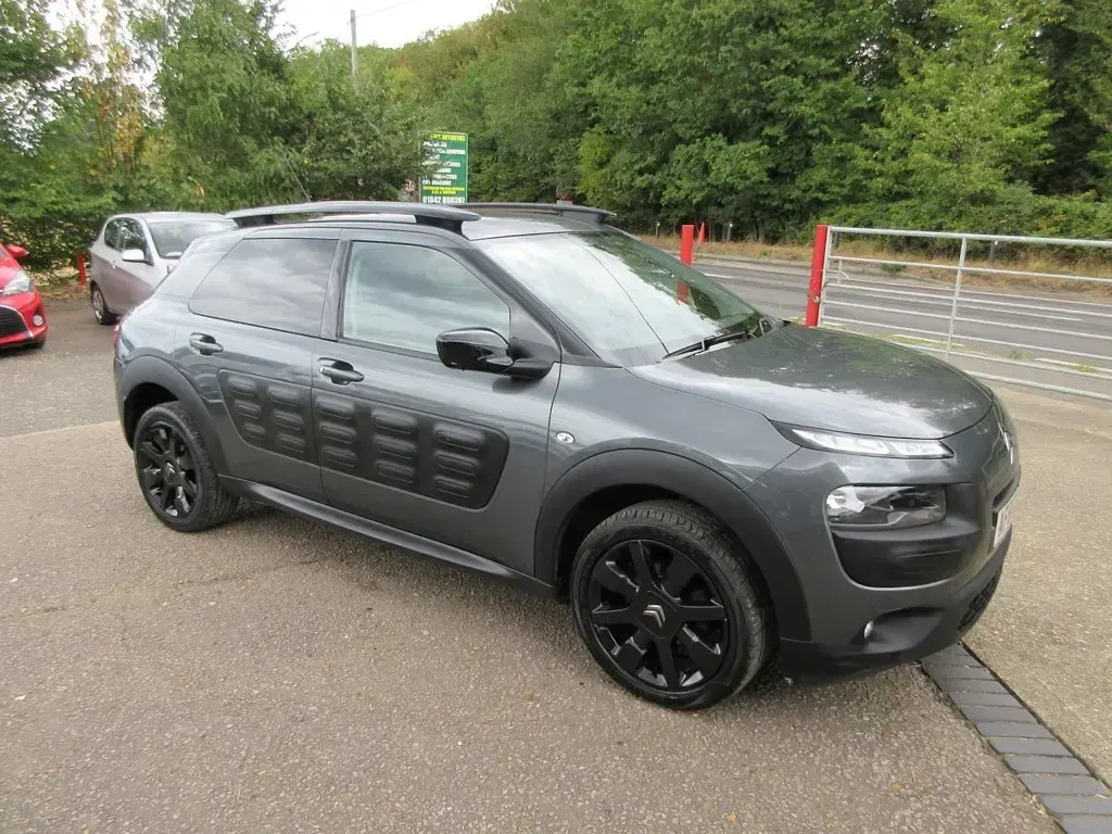 Used Citroën C4 Cactus Flair 98 HP (72 kW) 2017 Grey Hatchback