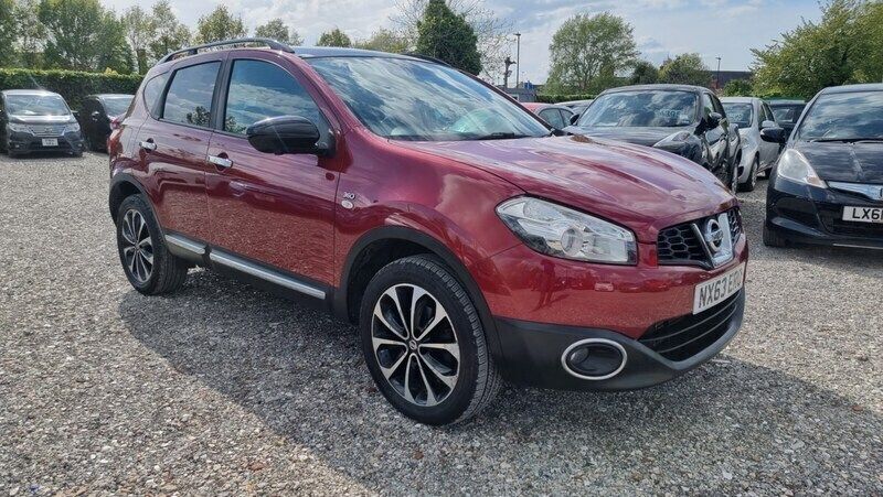 Red Used 2013 Nissan Qashqai 360º SUV | £3,495 (Good price) - Image 1/4