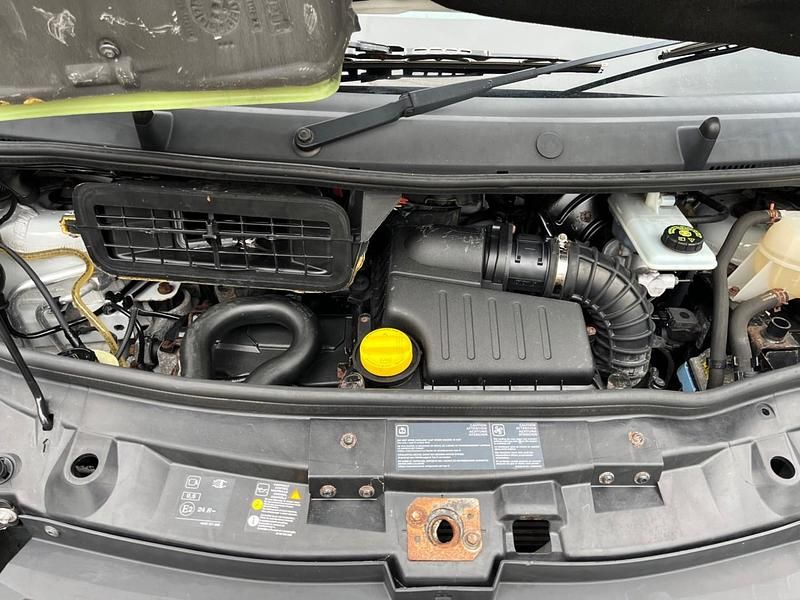 Usado Vauxhall Vivaro 115 HP (84 kW) 2013 Branco Monovolume