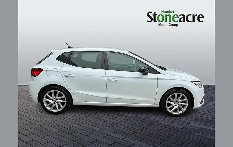 Begagnad Seat Ibiza FR 113 HK (83 kW) 2025 Vit Halvkombi