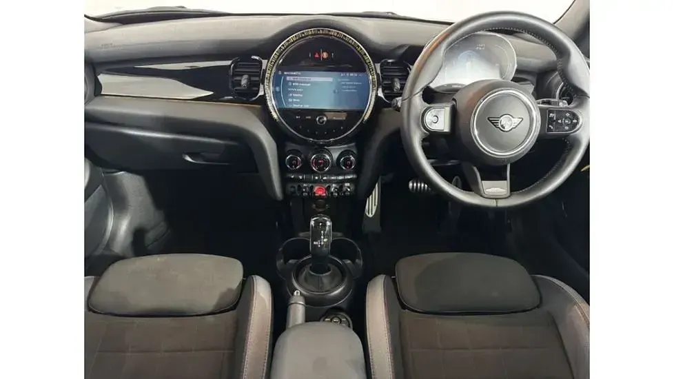 Used Mini Cooper Hatch 134 HP (98 kW) 2023 Red Hatchback